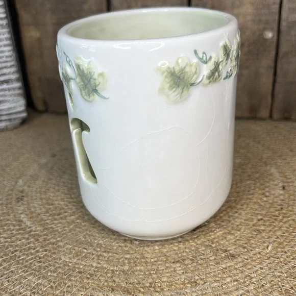 Tea light candleholder that says family with four figure cut outs! - Picture 5 of 7